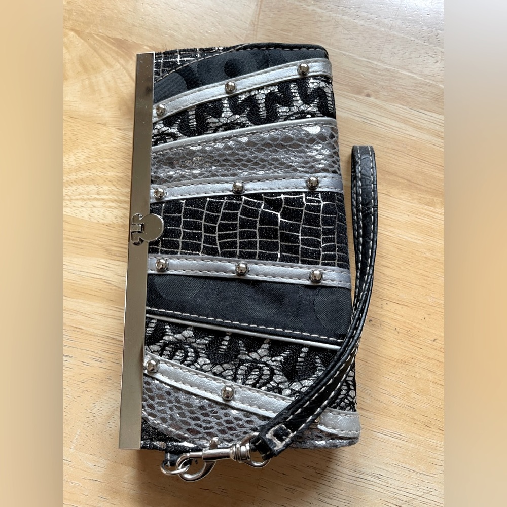 Gorgeous Brand New Black & Silver Patterned Wristlet Clutch